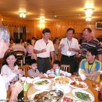 晚上至扇平山莊晚餐並夜宿宿扇平山莊。扇平山莊的主人是本系60級日五專的王俊博董事長(智冠科技股份有限公司)，特別招待(超級優惠)我們用餐及住宿，並提供夜間的賓果遊戲、唱歌場所。方俊雄校長特地蒞臨與系友們共渡晚餐
